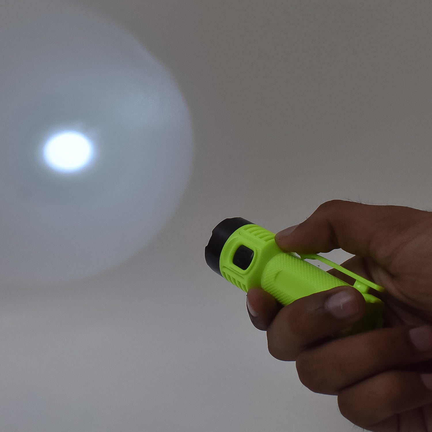 4 Modes Super Bright Led Torch High Lumens Fast Charging Flashlight / Torch (1 Pc) 4 Modes Super Bright Led Torch High Lumens Fast Charging Flashlight / Torch (1 Pc)